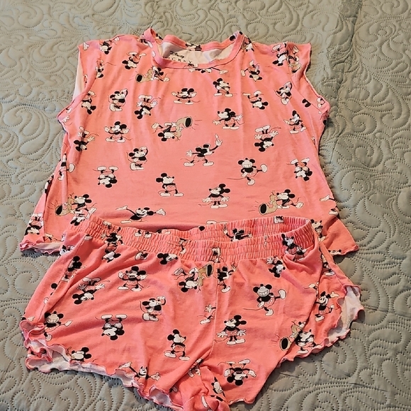 Disney's Mickey Mouse Women's Extra Large 16/18 Shortie Pajama Set - Picture 1 of 9